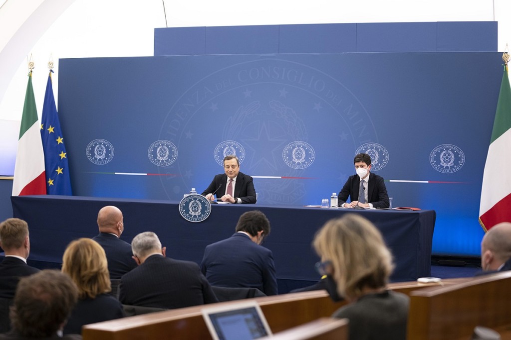 Conferenza Draghi-Speranza su restrizioni covid-19 del 17 marzo 2022