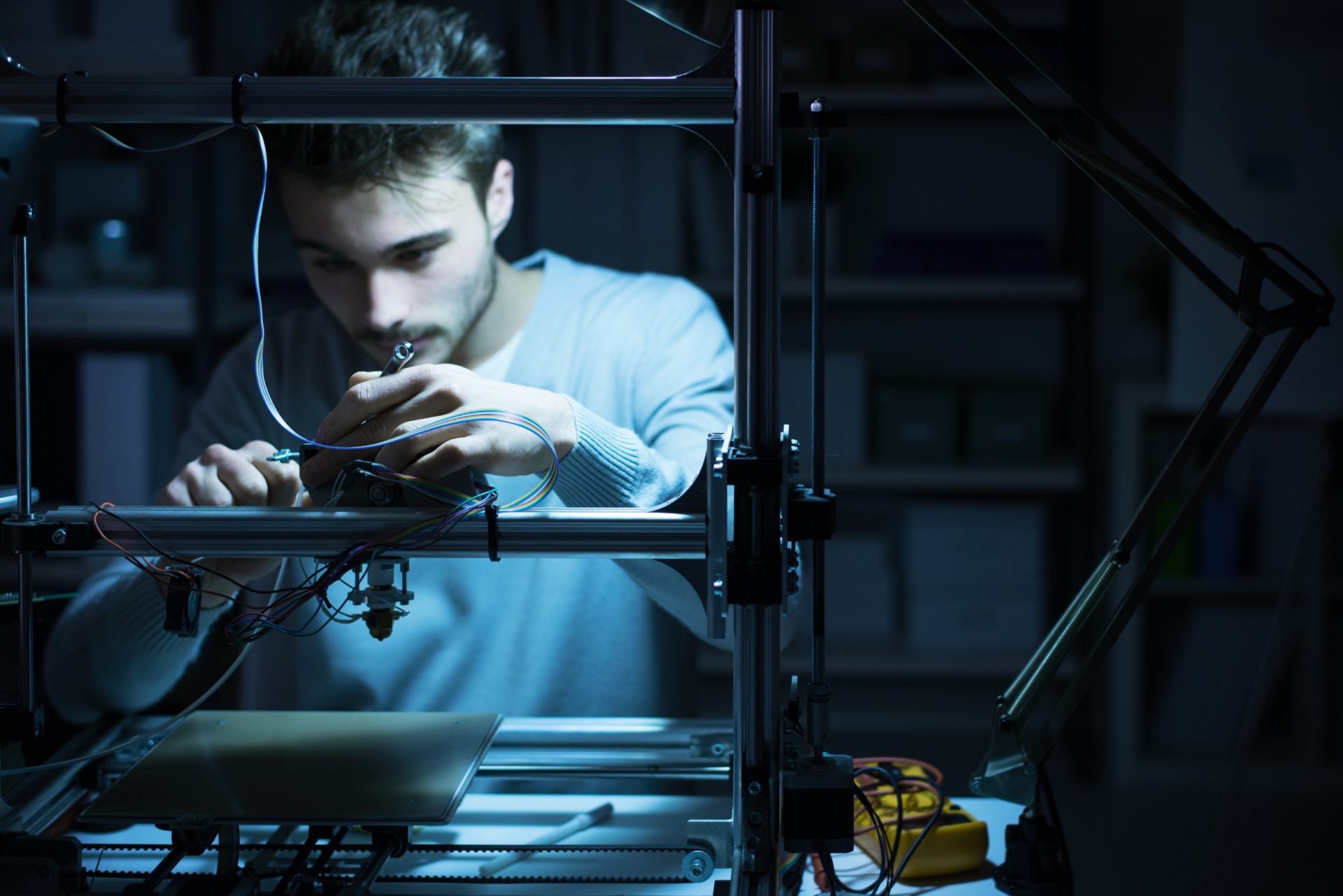 He is engineer. 3д принтеры лаборатория. Инженер 3д печати. Инженер 3d-печати. Проектировщик 3д печати.