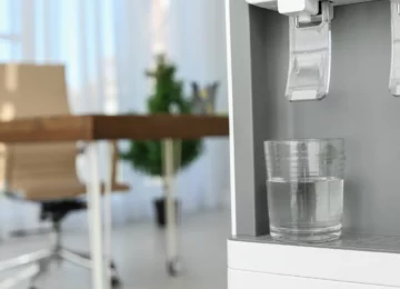 Distributore automatico sostenibile e punto acqua pubblica