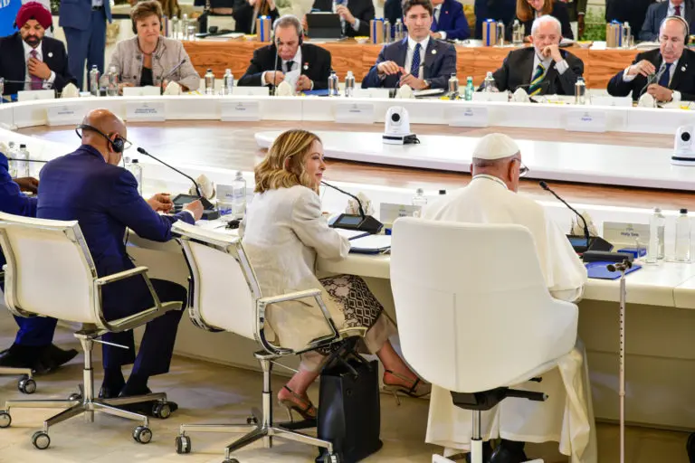 vertice G7 papa e meloni