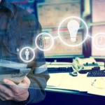Rappresentazione dell’Intelligenza Artificiale nella gestione della forza lavoro con un focus sulla sicurezza dei lavoratori.