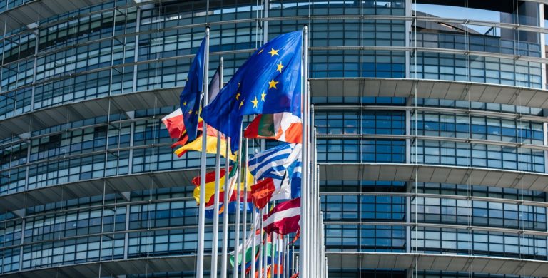 Parlamento europeo approva il rinvio delle direttive sulla sostenibilità aziendale