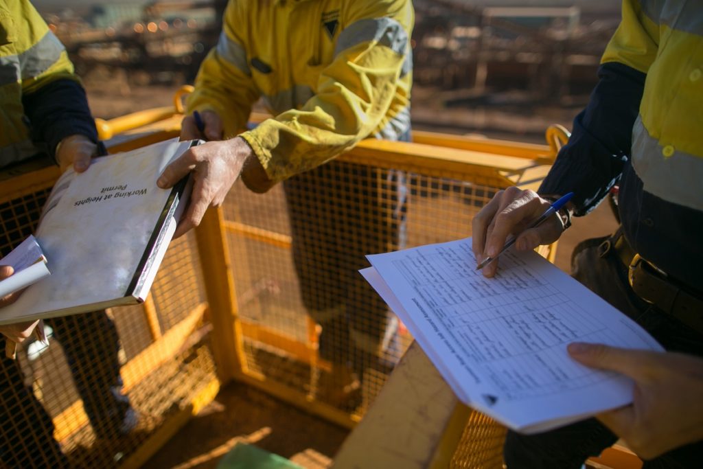 Chiarimenti del ministero lavoro su applicazione della patente a crediti nei cantieri.