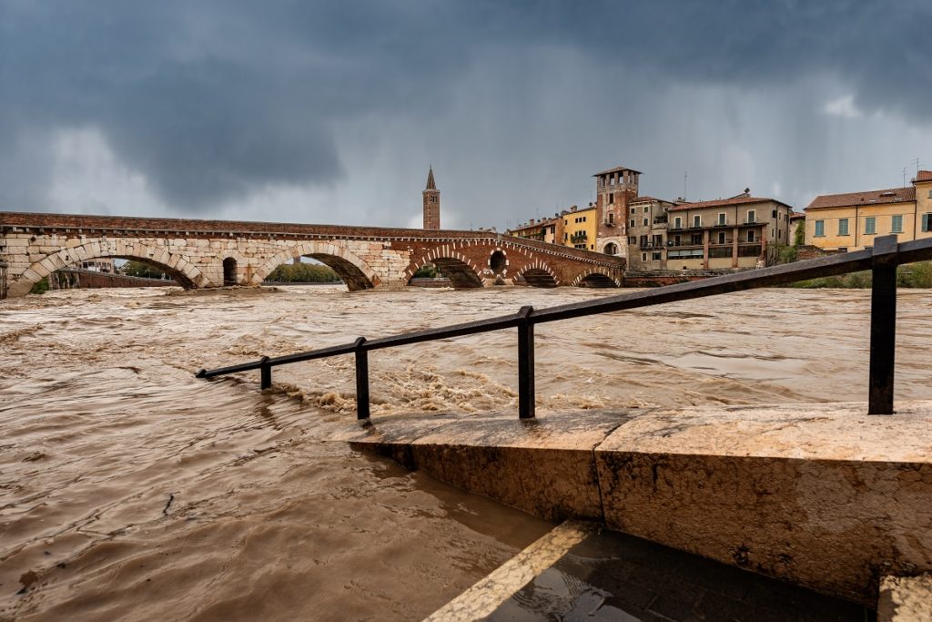 Prevenzione e mitigazione del rischio idrogeologico: cura del territorio priorità strategica del paese