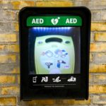 Defibrillatore DAE in azienda per emergenze da arresto cardiaco