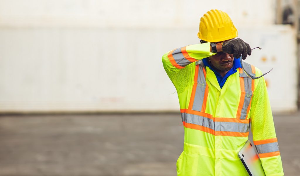 Ordinanze e linee guida regionali per tutelare i lavoratori esposti al sole e a temperature estreme