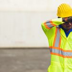 lavoratori europei esposti ai rischi climatici, psicosociali e digitali secondo OSH Pulse 2025