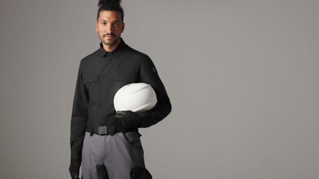 La camicia da lavoro della collezione Force Heavy Duty è dotata di fessure di aerazione sul carrè posteriore per assicurare una traspirazione ottimale anche durante le  attività più intense.