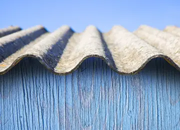 A più di trent’anni dal bando dell’amianto, la gestione del rischio si fonda su conoscenza, valutazione e controllo.