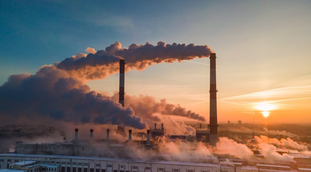 Emissioni senza autorizzazione: urgenza dell’appalto non giustifica la violazione ambientale