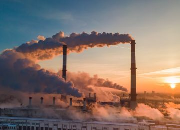 Emissioni senza autorizzazione: urgenza dell’appalto non giustifica la violazione ambientale