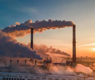 Emissioni senza autorizzazione: urgenza dell’appalto non giustifica la violazione ambientale