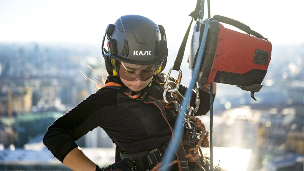 L’Effetto WOW di KASK, acronimo di “With One Wear” – inteso come “con una sola calzata” – celebra la sensazione unica che si prova indossando per la prima volta un casco KASK