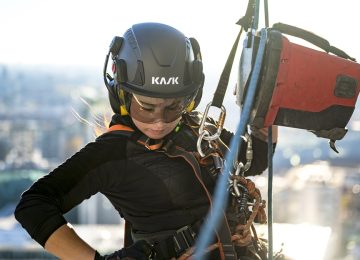 L’Effetto WOW di KASK, acronimo di “With One Wear” – inteso come “con una sola calzata” – celebra la sensazione unica che si prova indossando per la prima volta un casco KASK