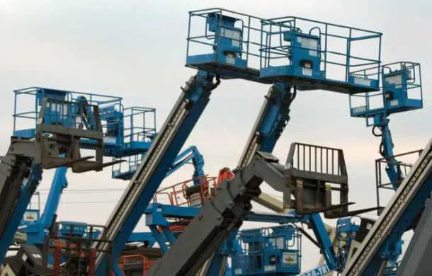 Piattaforme di lavoro mobili elevabili e misure di sicurezza per l'utilizzo di una sola persona